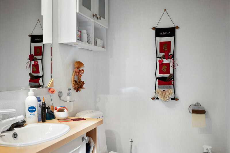 15. Streamlined Furnishing and Decor